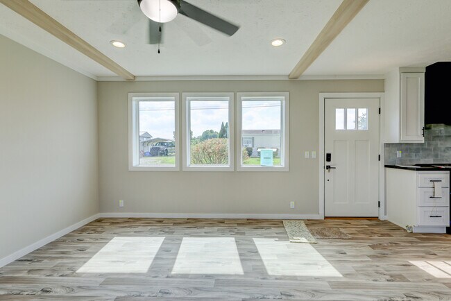 Building Photo - 5233 Clarksville Rd