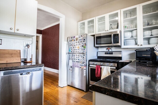 Building Photo - 1514 W Addison St