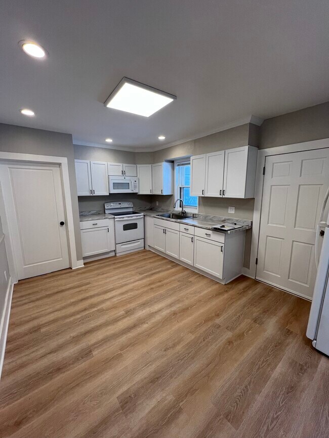 Building Photo - 1166 High Ave