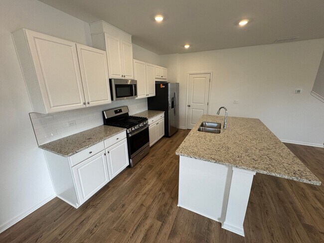 Building Photo - New 5 Bed 3 Bath Home in New Loganville Community!