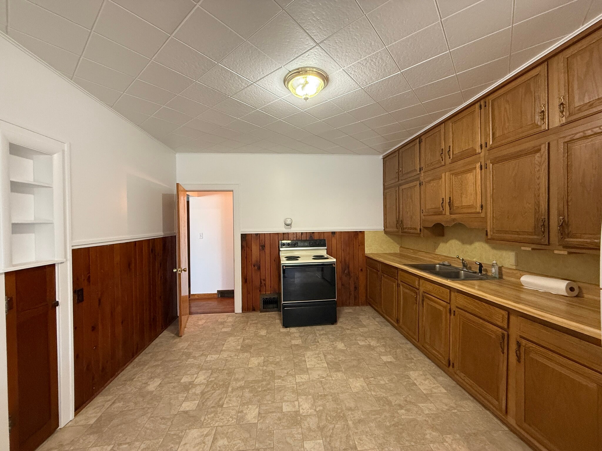Kitchen - 109 W 9th Ave