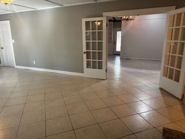 Building Photo - "Coastal Comfort Awaits: Spacious 4-Bed, 3...