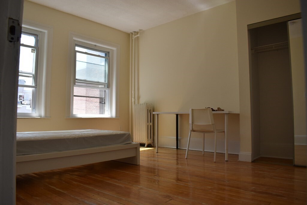 Building Photo - 16 Glenville Ave