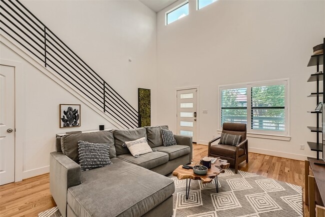 Building Photo - 4916 McKinney St