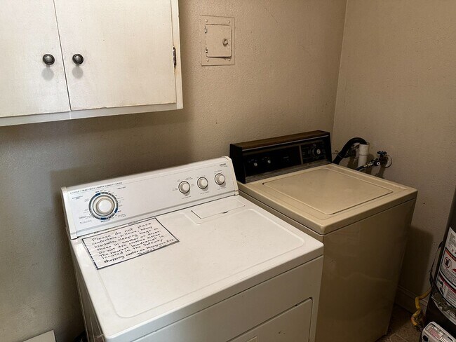 Building Photo - 5 Bedroom Home for Rent in Chico CA | Bonus Suite, Large Yard, Near Downtown & Bidwell Park