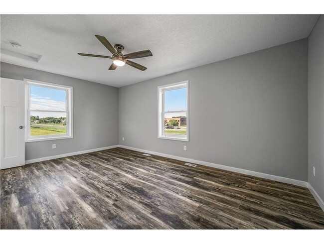 Building Photo - Rare 3 bed 4 bath no upgrade left out! 2 f...