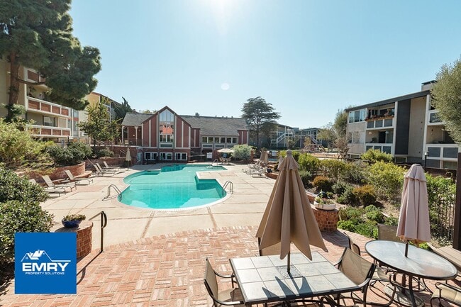 Building Photo - Beautiful 2 Bedroom, 2 Bathroom Condo In C...
