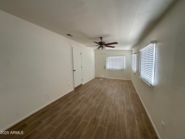 Building Photo - 1718 W Oraibi Dr