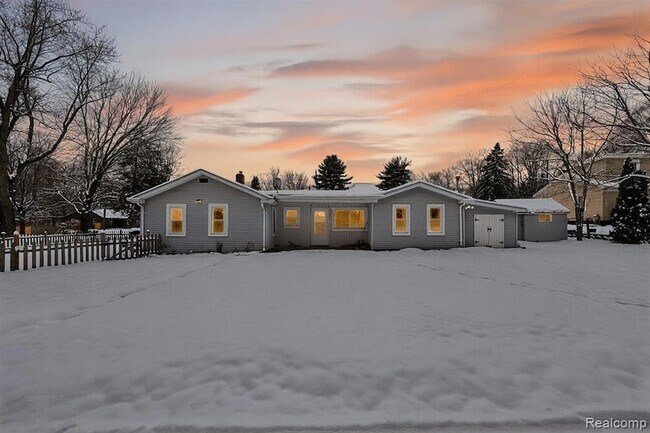 Building Photo - 2266 Newberry Rd