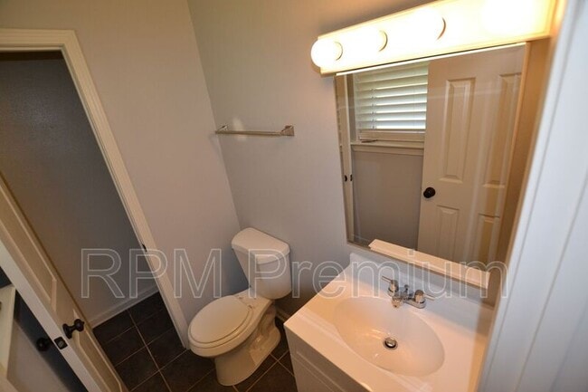 Building Photo - 1632 Mary Lou Dr