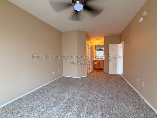 Building Photo - 2992 N Miller Rd