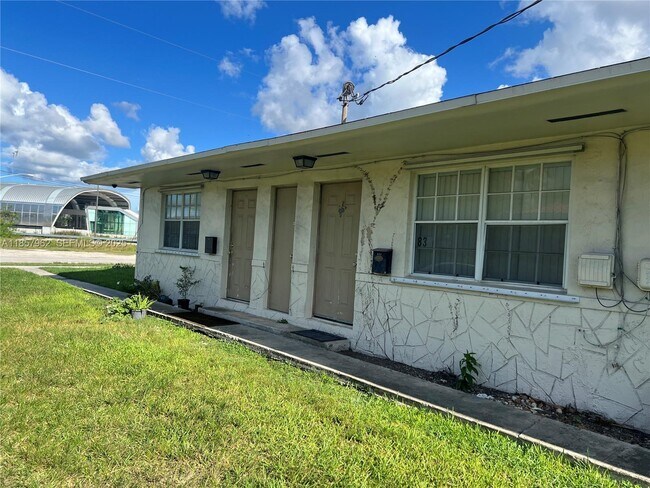 Building Photo - 832 NE 5th Ave