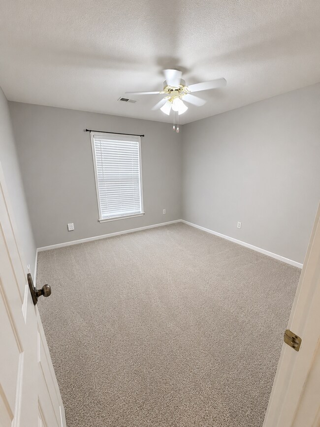 Building Photo - 4 bed/4.5 bath Overland Park Home with Multiple Entertainment Areas in Blue Valley