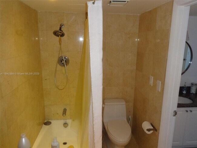 Building Photo - 3475 N Country Club Dr