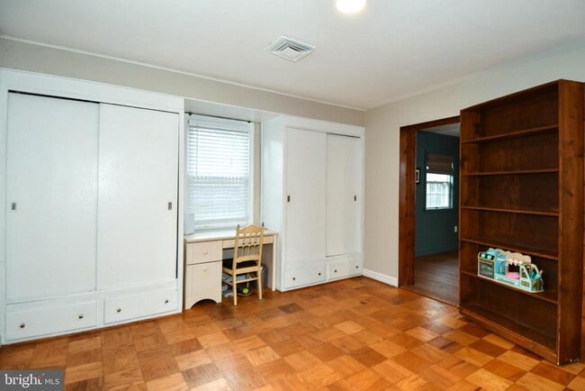 Building Photo - 9325 Long Branch Pkwy