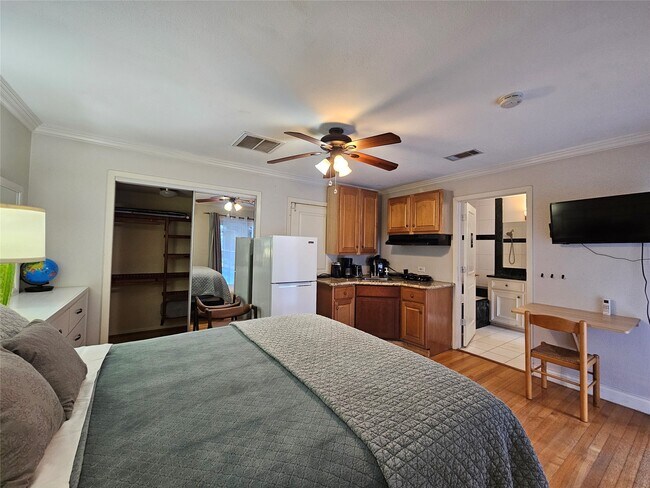 Building Photo - 5203 Chesapeake Way