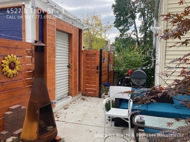 Building Photo - 4527 N Troy St