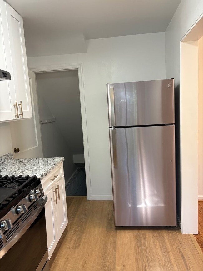 Building Photo - Recently Remodeled 2BR/1BA Three-Level Duplex in Arlington