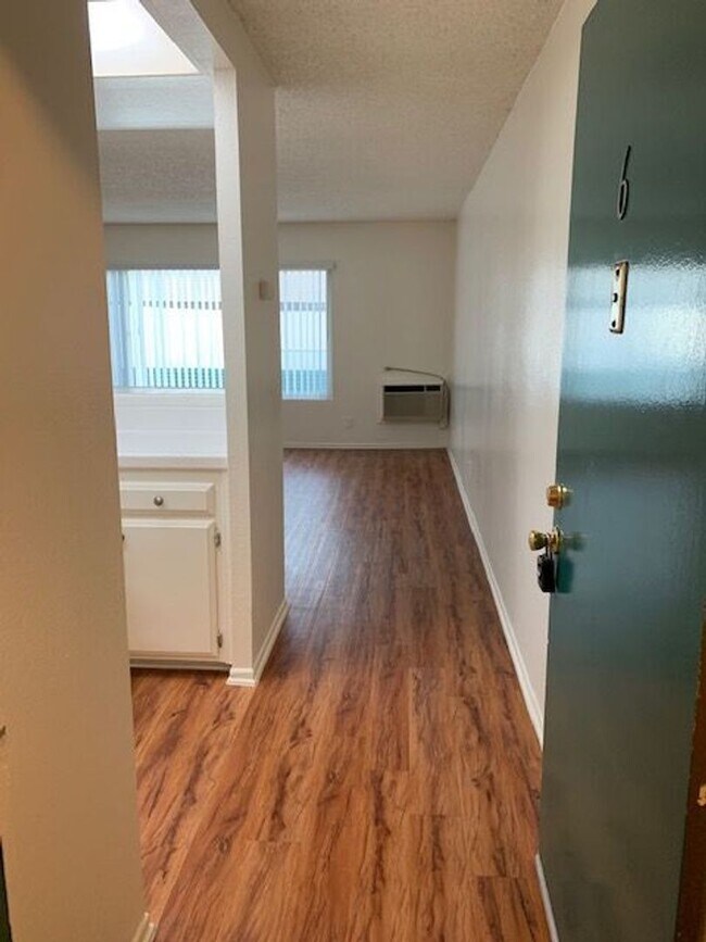 Interior Photo - 820A/