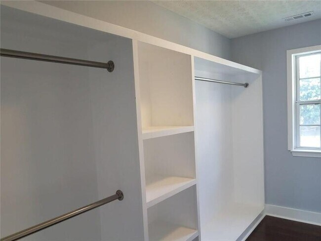 Building Photo - 2752 Mamie Ln