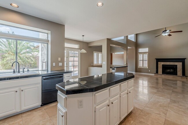 Building Photo - Welcome to your private Oasis!!