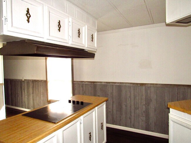 Building Photo - 28262 Pecan St