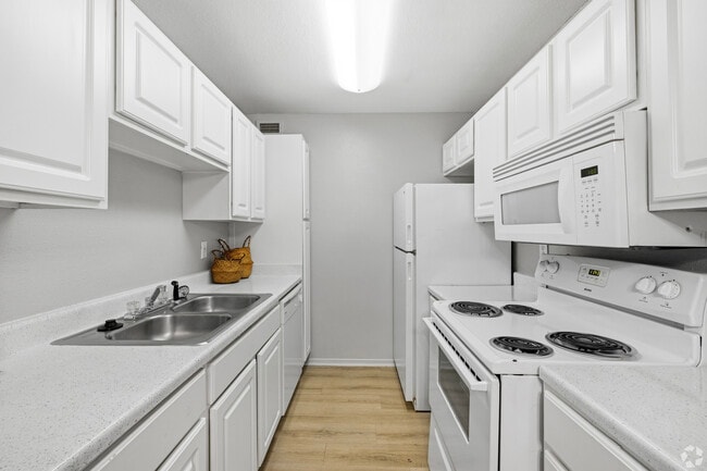 Building Photo - 1805 Aquarena Springs Dr