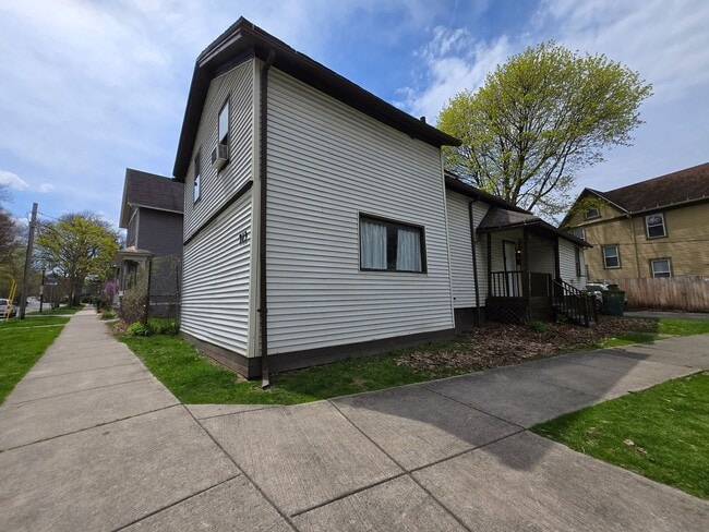 3 Bedroom 1 Bath - Single Family Home! - 3 Bedroom 1 Bath  - Single Family Home!