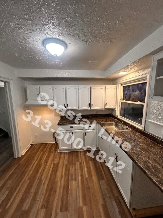 Building Photo - Cute 3 bedroom located on Detroit's East side