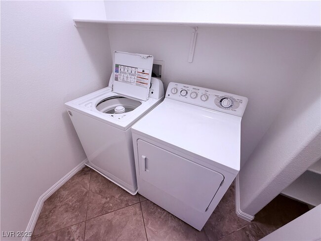 Building Photo - 5038 Lower Falls Ct