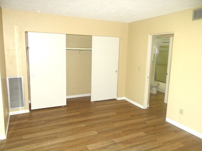 Building Photo - 1/1 condo - 55+ community
