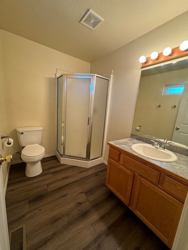 Building Photo - Attractive Dupelx Near Downtown CDA