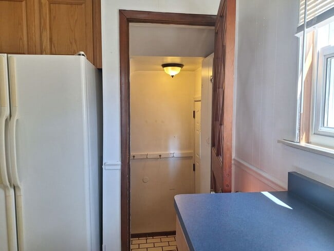 Building Photo - Charming 3 bedroom bungalow freshly updated