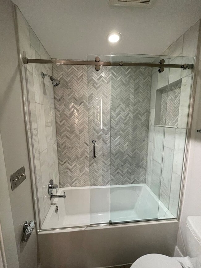 Building Photo - Logan Circle Beautifully Renovated Studio ...