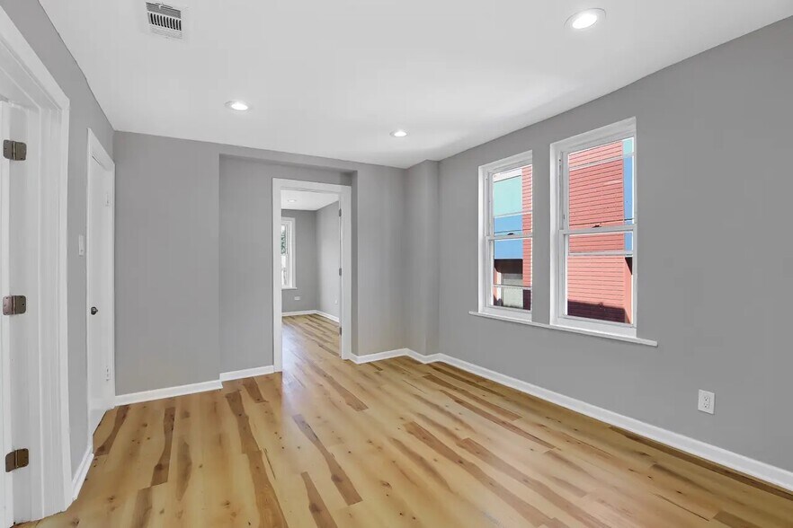 Building Photo - 545 N Drake Ave