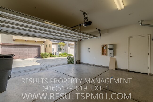 Building Photo - Spacious 3 Bedroom home! Great location!