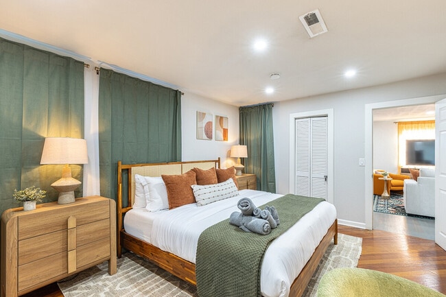 Building Photo - 831 Patchett St