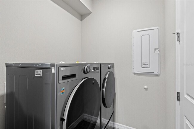 Building Photo - 9312 Tequila Sunrise Dr