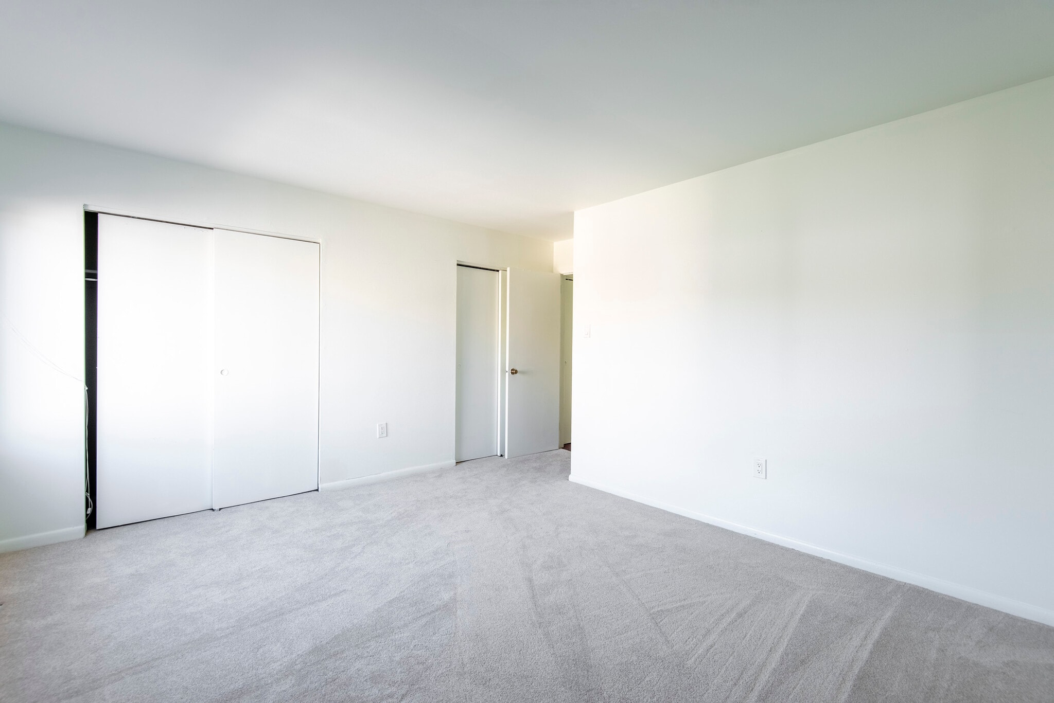 Building Photo - 327 Monroe St