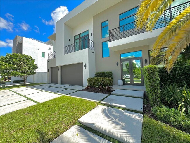 Building Photo - 6811 NW 104th Ct