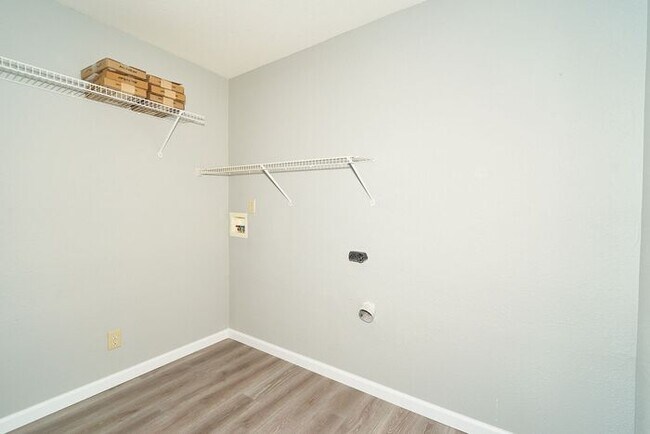 Building Photo - Newly Renovated 3 Bedroom Home in Avon Schools!
