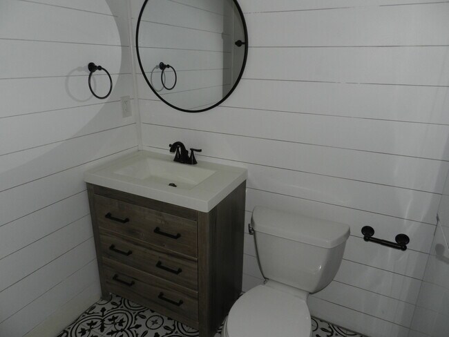 Building Photo - 360 13th Ave NE