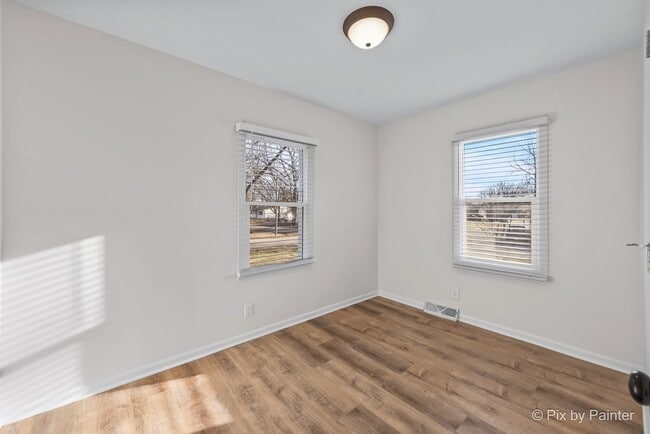 Building Photo - 1019 Maple St