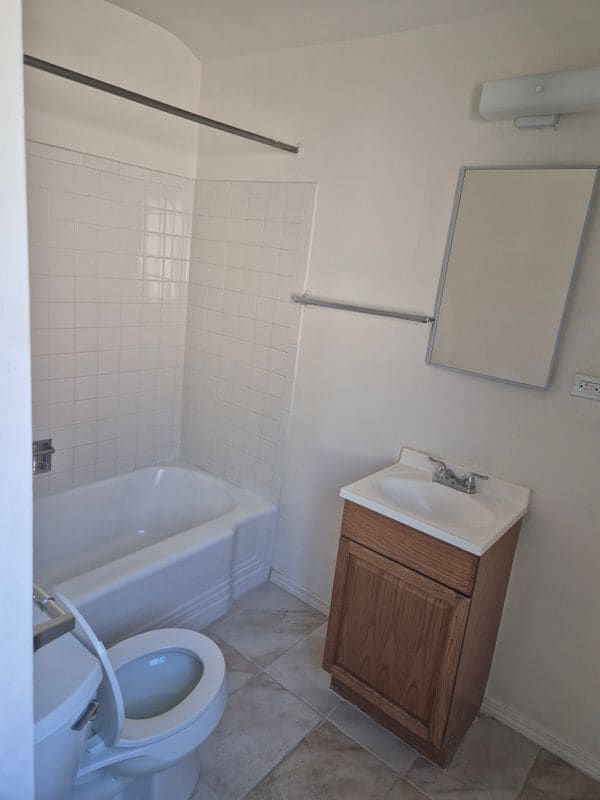 Building Photo - 118 Fano St