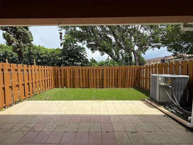 Building Photo - 7065 SW 164th Ct