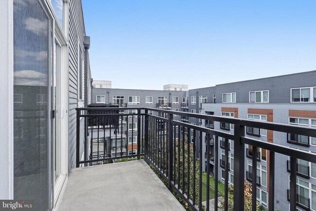 Building Photo - 145 Riverhaven Dr