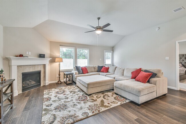 Building Photo - 19111 Friesian Stallion Ln