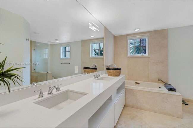 Building Photo - 19227 Fisher Island Dr
