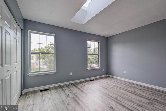Building Photo - 517 Gloucester Ct