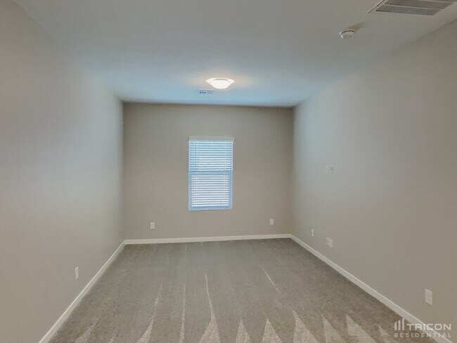 Building Photo - 2831 Lindsey Spgs St